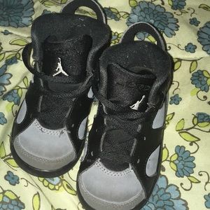 Toddler size 7c cool grey retro 6 Air Jordan’s